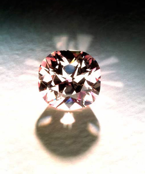 阿格拉钻石(Agra Diamond)是世界上第五大粉钻